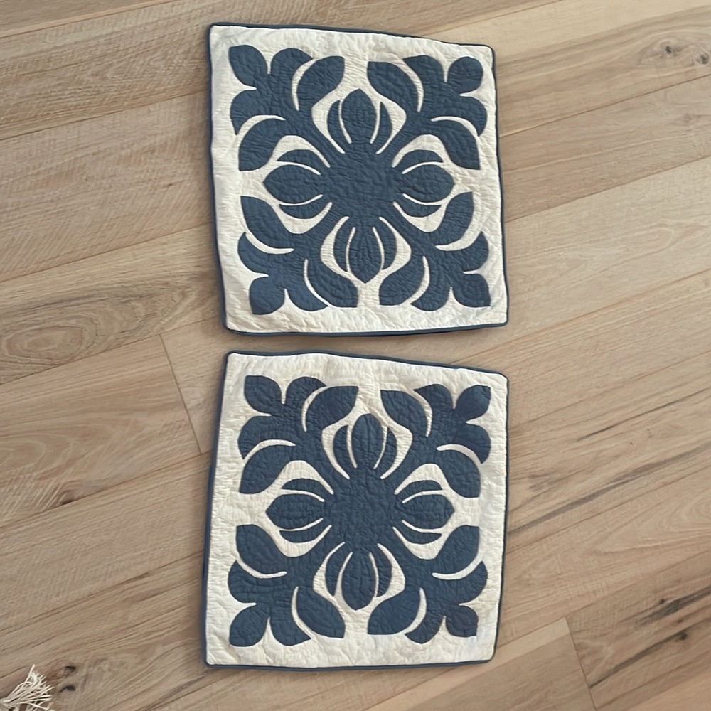 Navy and Cream Hawaiian Quilt Accent Pillow Cover - Picture 2 of 5